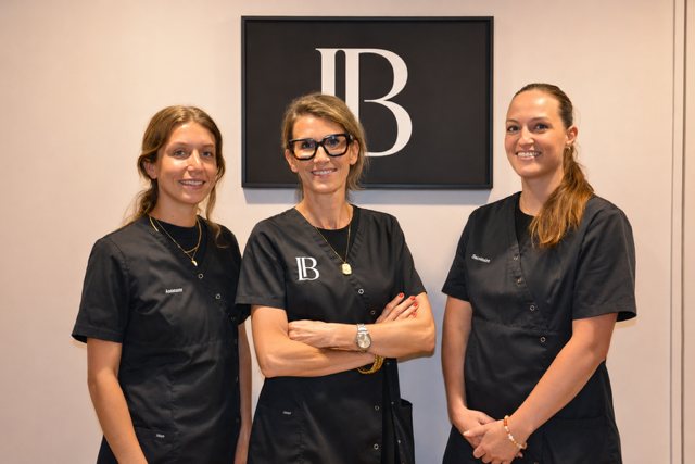 L&rsquo;équipe du cabinet autour du Dr Isabelle Baste