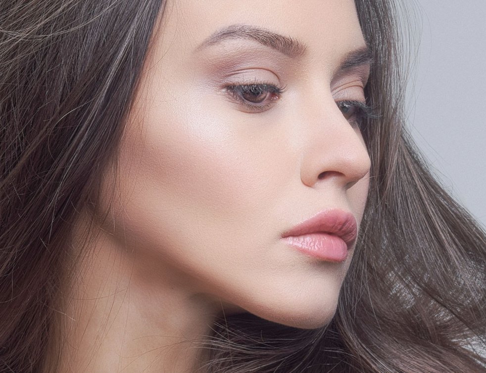 Visage de profil mettant en valeur l'ovale